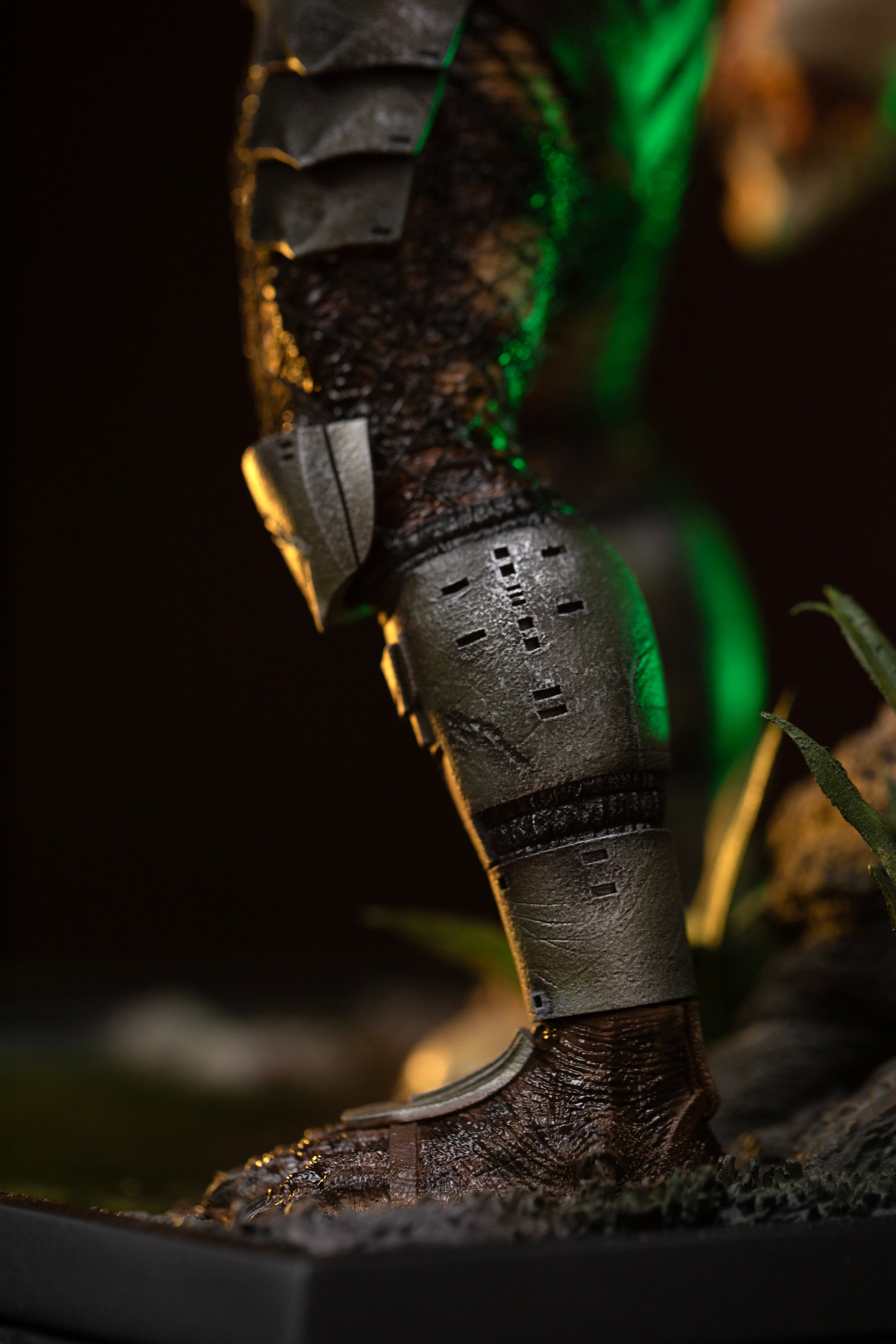 Side close-up of Iron Studios Predator Jungle Hunter 1/10 statue knee guard and lower leg armor plates