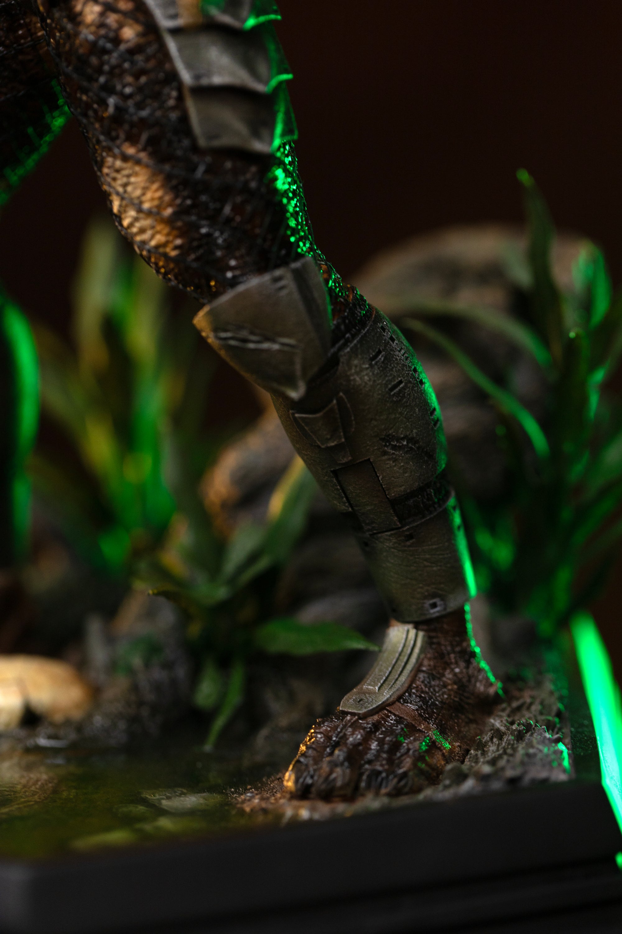 Close-up of Iron Studios Predator Jungle Hunter 1/10 statue shin guard armor plating and net suit texture
