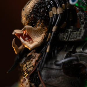 Detail shot of Iron Studios Predator Jungle Hunter 1/10 statue shoulder Plasma Caster and dreadlock beads