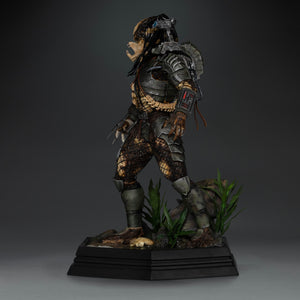 Right side profile of Iron Studios Predator Jungle Hunter 1/10 scale statue with gauntlet control panel