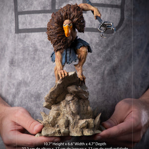 A size comparison photo of the Vultureman – ThunderCats – 1/10 scale statue with its dimensions and weight listed.