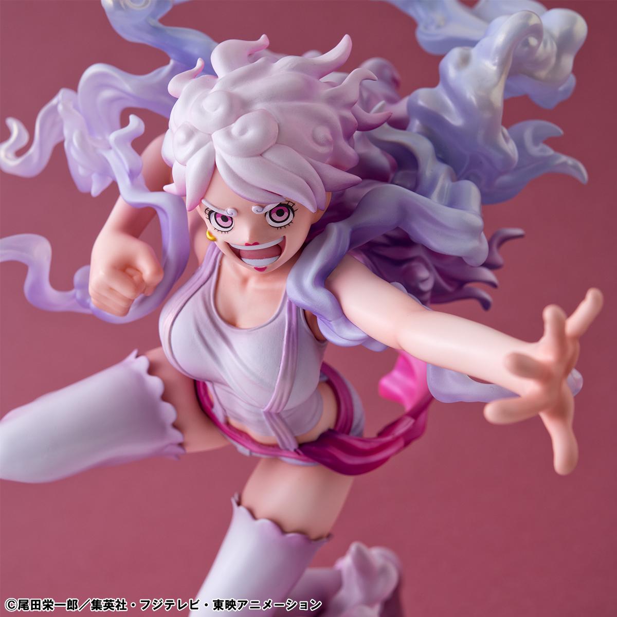 Close-up featuring the alternate smiling face plate for the Jewelry Bonney Nika form figure.