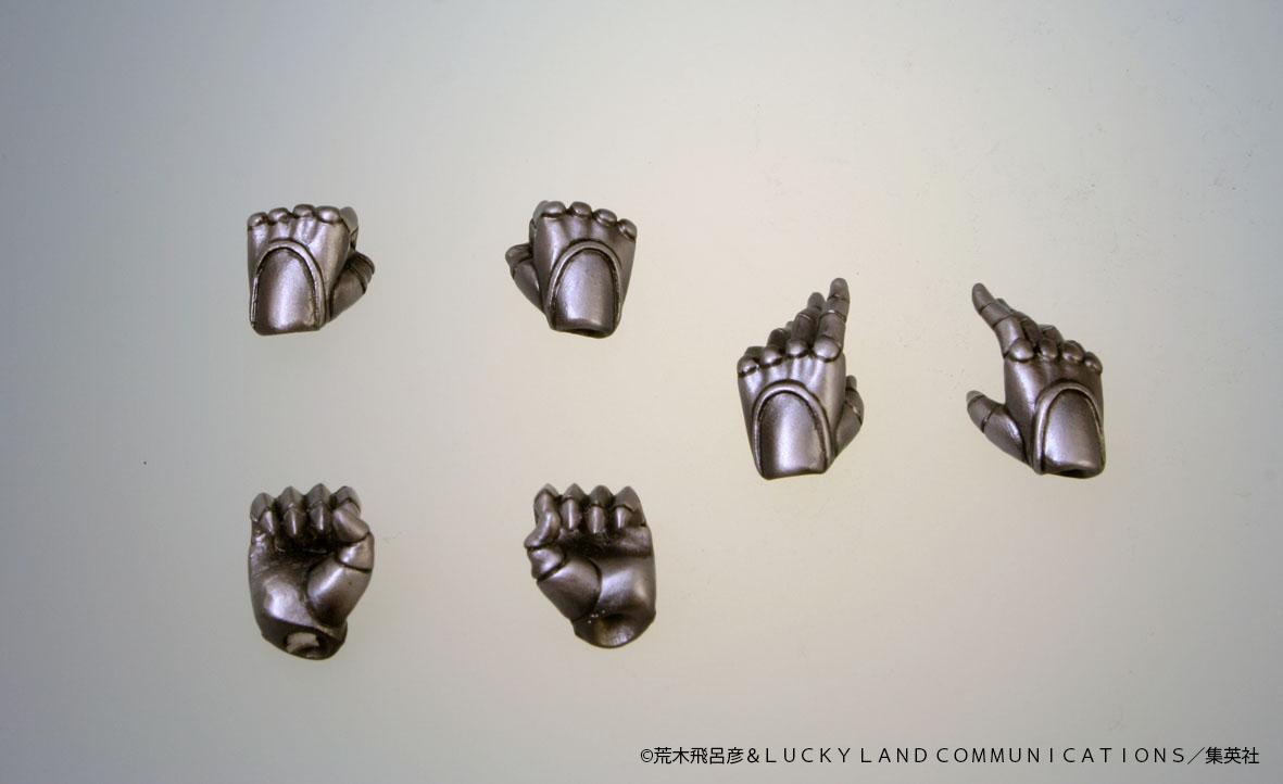 Layout of 6 interchangeable hands accessories for Medicos Silver Chariot Super Action Statue