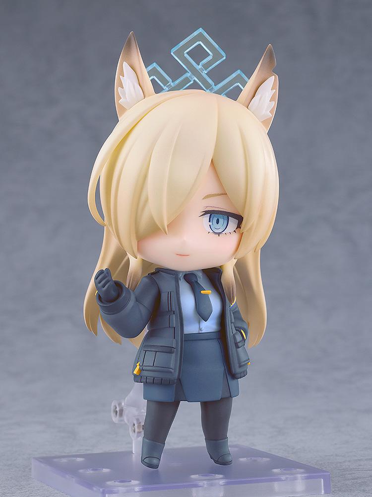 Front-facing view of Kanna Ogata Nendoroid with a gentle smiling face plate and translucent blue halo.