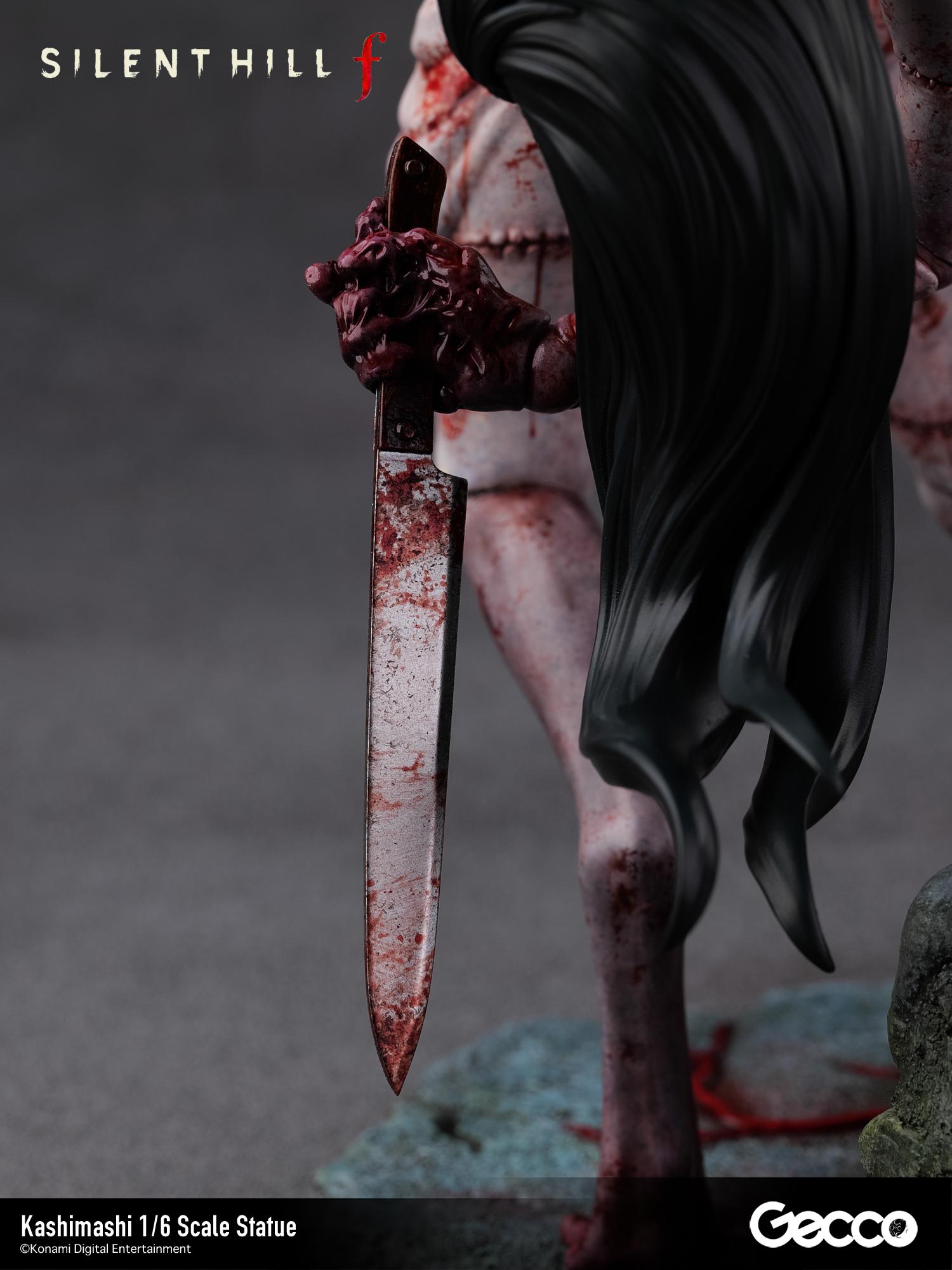 Macro shot of the rusted and bloody kitchen knife held by the Kashimashi statue, featuring realistic metallic and gore textures.