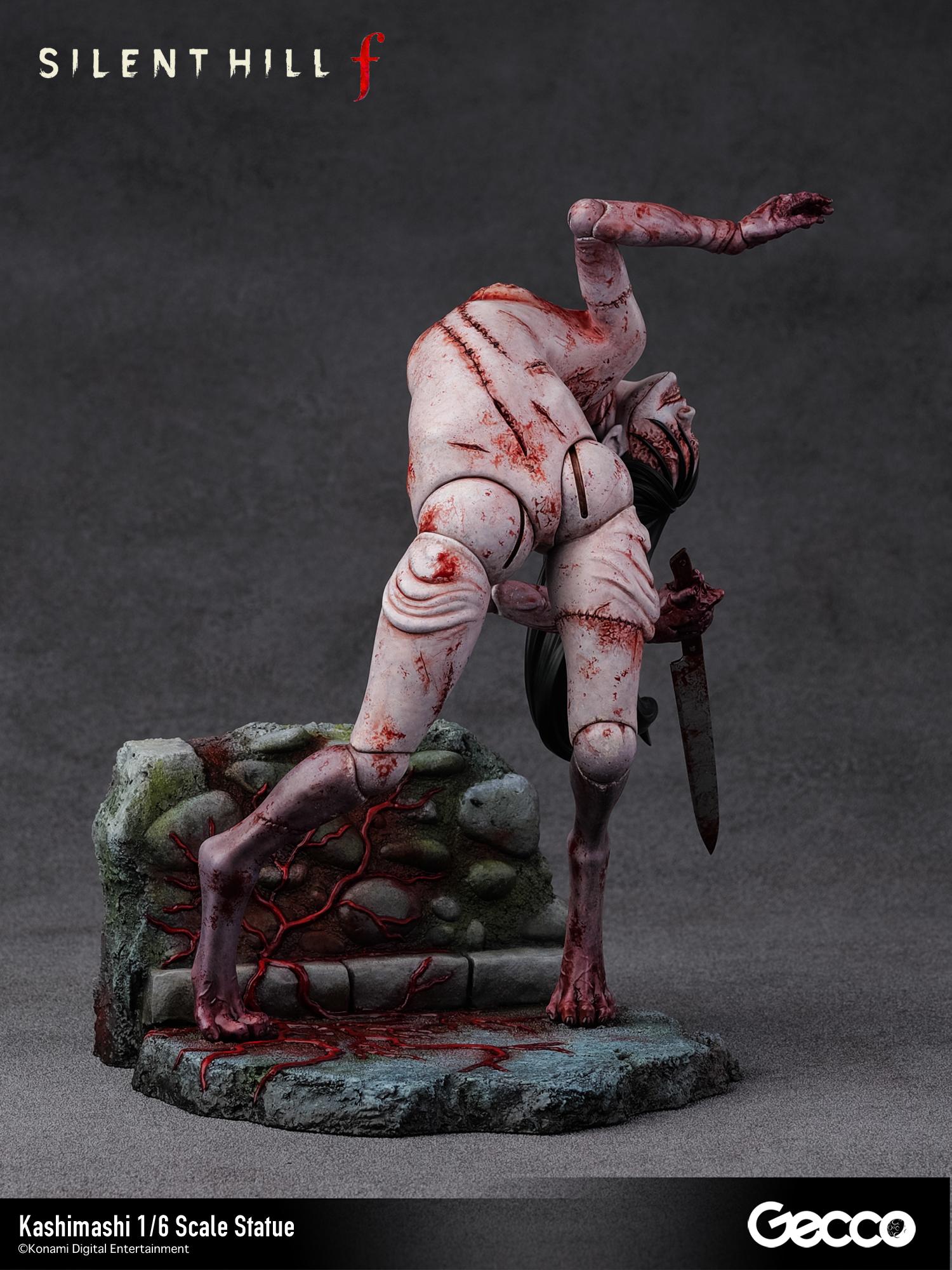 Low angle front view of the Kashimashi statue by Gecco, emphasizing the creature's height and the atmospheric base.