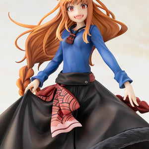 Upper body close-up of the Holo figure showing her alegre smiling face, fangs, wolf ears, and wheat pouch necklace.