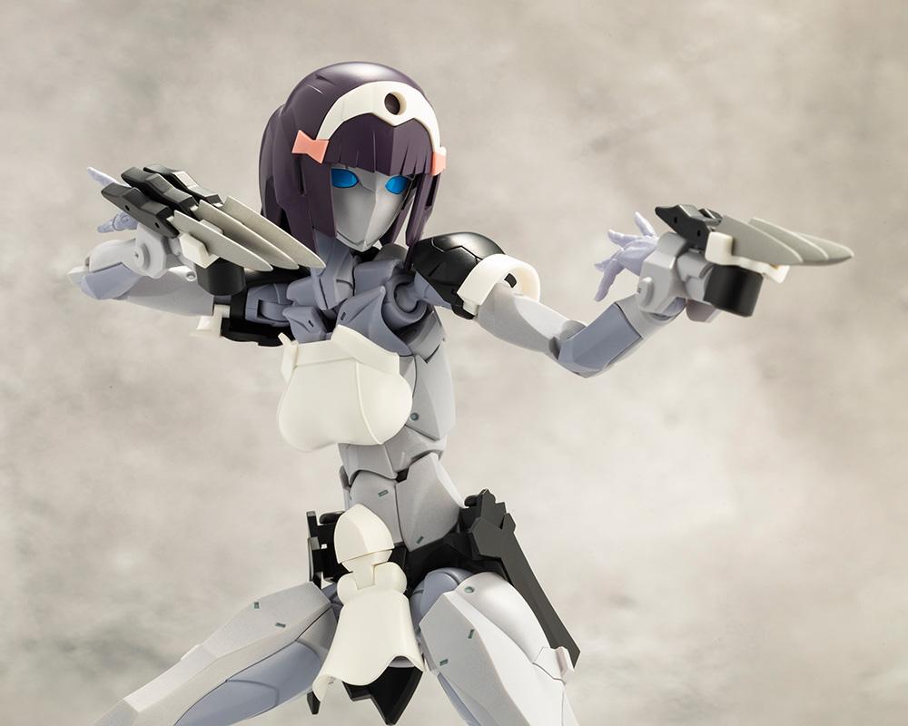 Close-up combat-ready stance of Kotobukiya Megalomaria Novice with knife blade claws mounted to both hands.