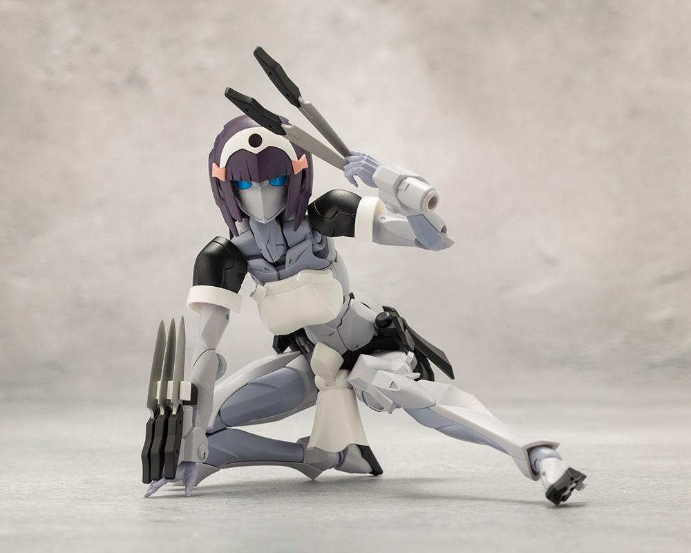 Kotobukiya Megalomaria Novice posable model kit in a low crouching three-point battle stance equipped with multiple hand knives.