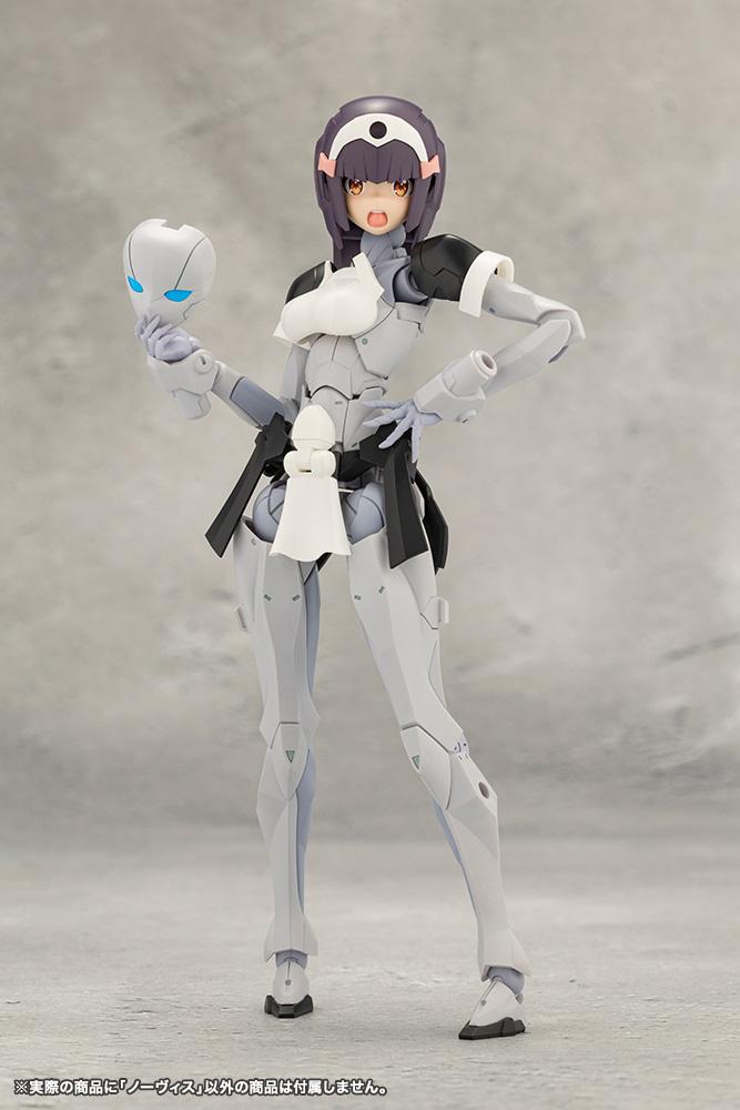 Kotobukiya Megalomaria Novice holding her robot mask, revealing compatibility with Sousai Shojo Teien anime girl face parts.