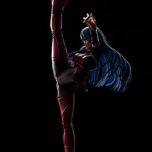 Dramatic side silhouette photo of the Kula Diamond 1/7 scale figure under sharp rim lighting against a pitch black background.