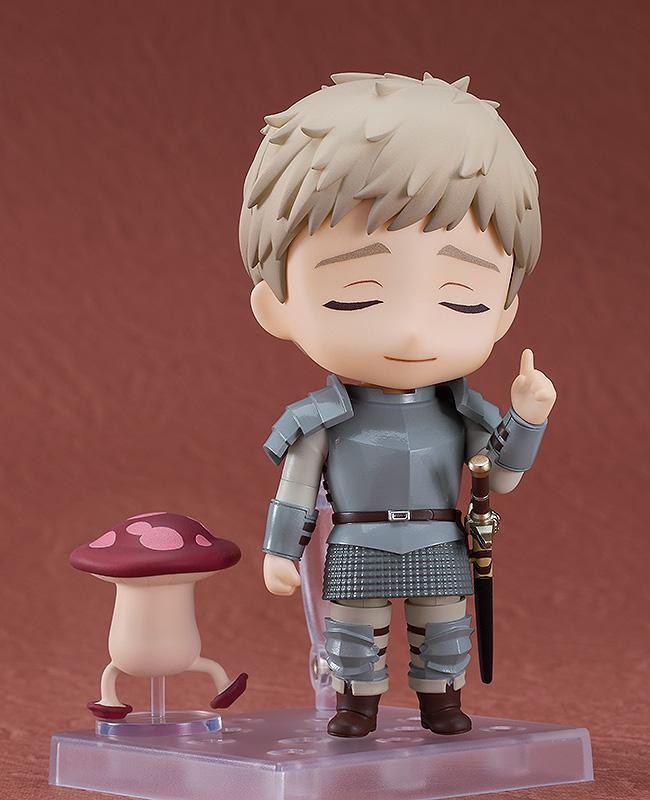 Laios Nendoroid with closed eyes face plate gesturing toward a red Walking Mushroom monster accessory.