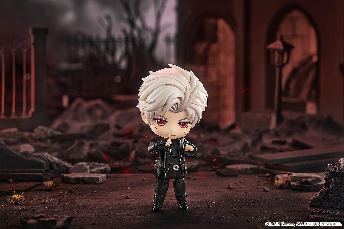 Sylus Nendoroid figure in fighting stance with serious scratched face plate set in a dark ruined battlefield scene.