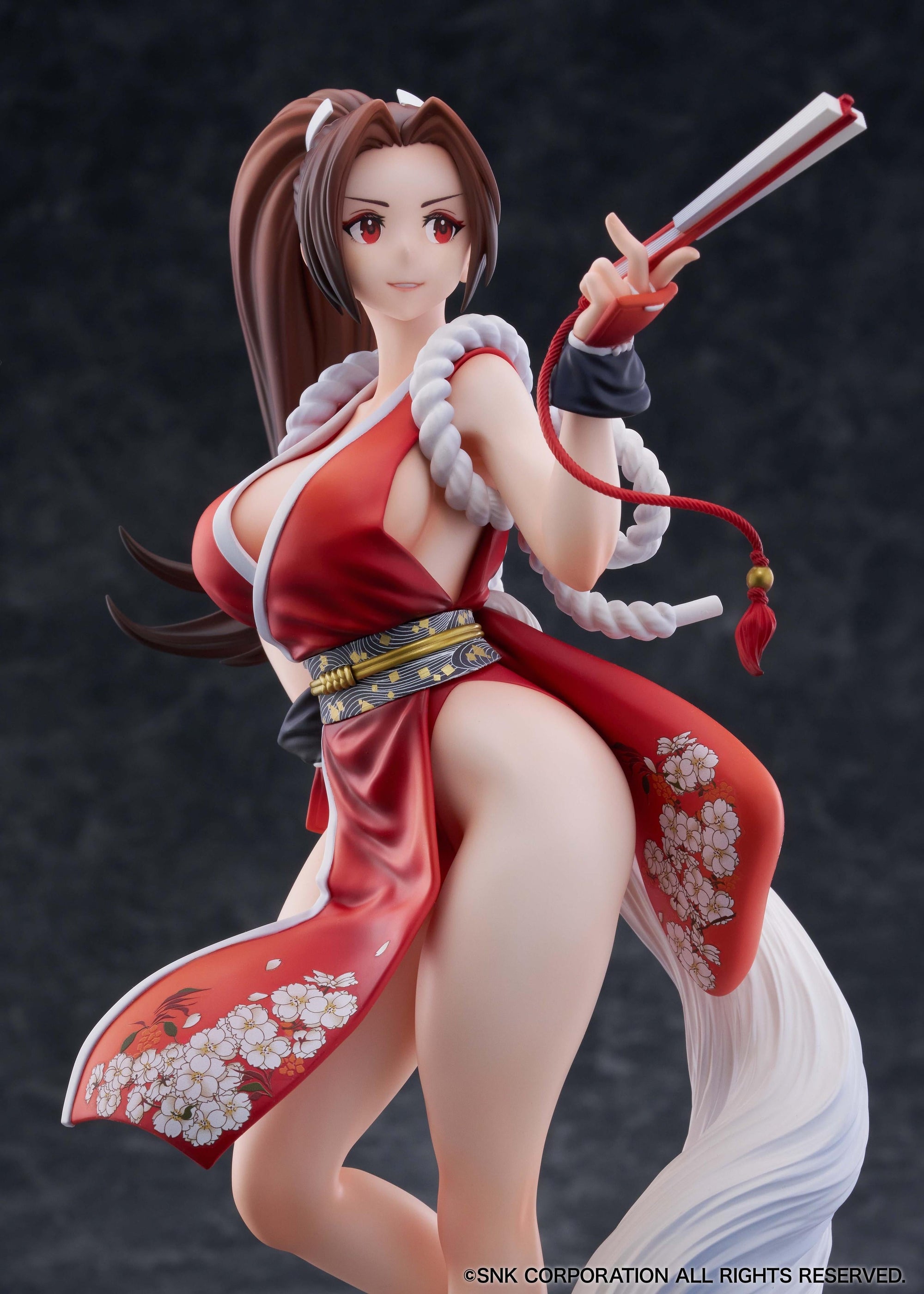 Three-quarter view of the Limited Edition Mai Shiranui figure with the exclusive winking expression.