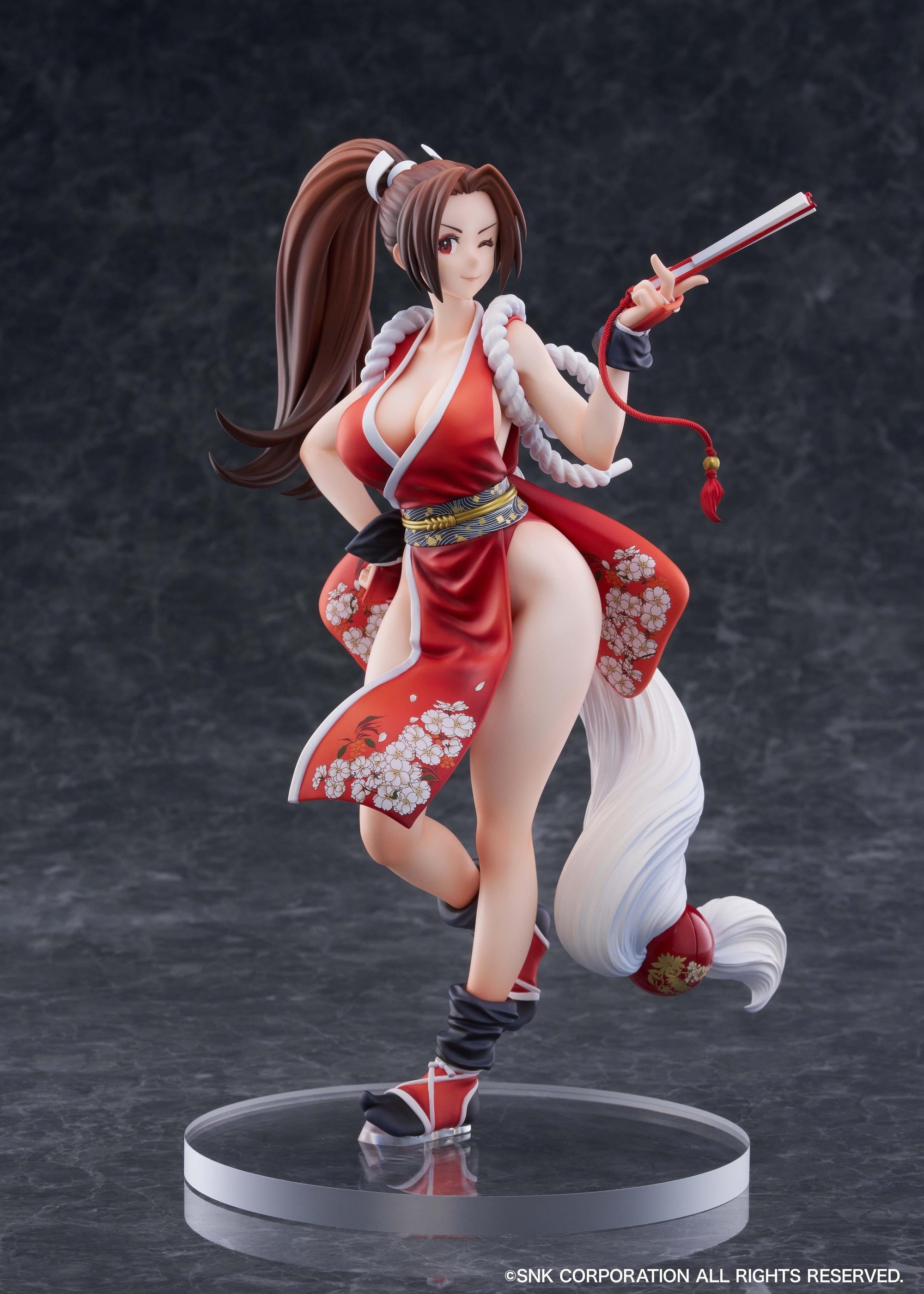 Frontal view of the Limited Edition Mai Shiranui figure featuring the exclusive winking expression part.