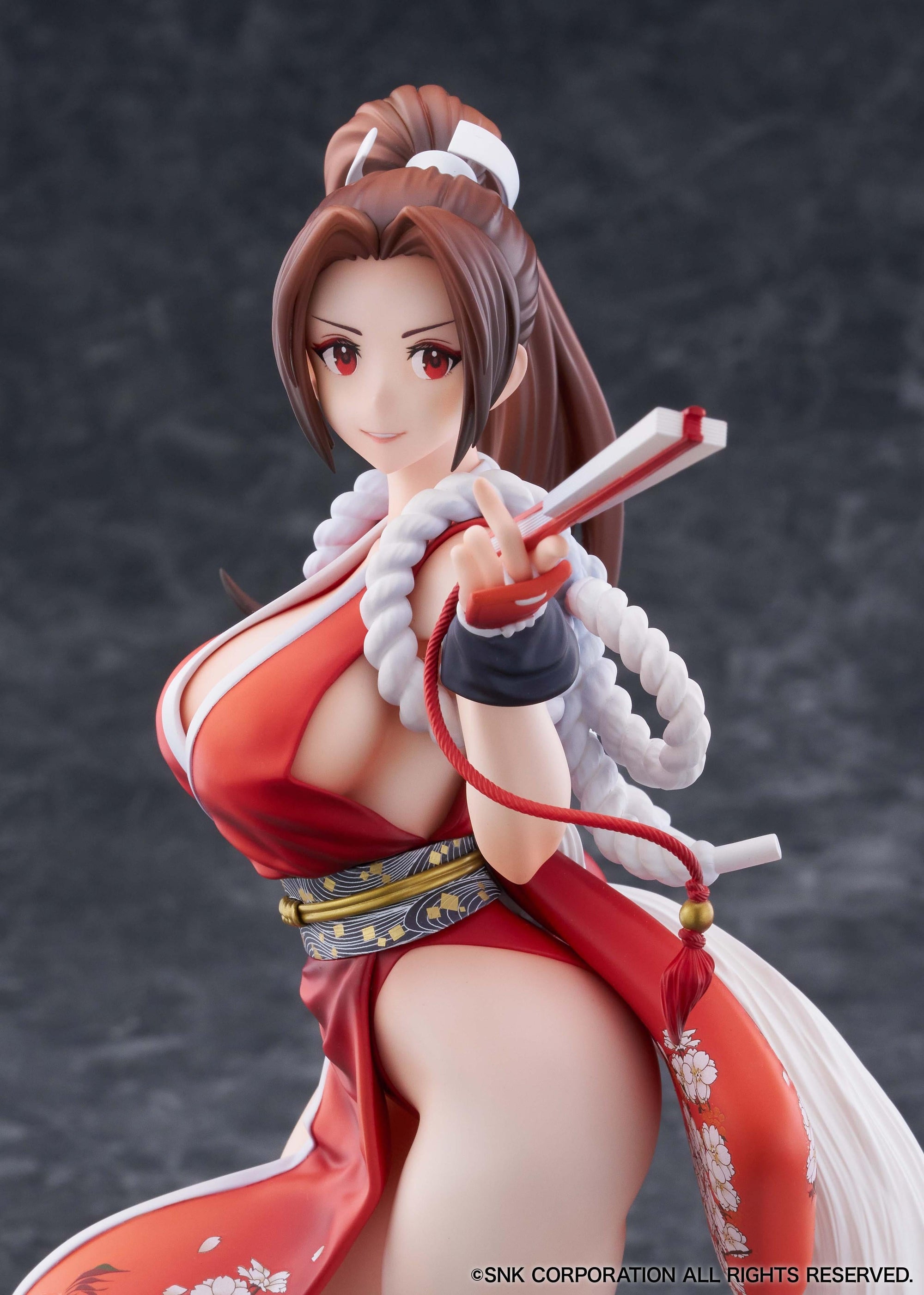High-angle shot of the Mai Shiranui figure capturing her self-assured expression and lithe physique.
