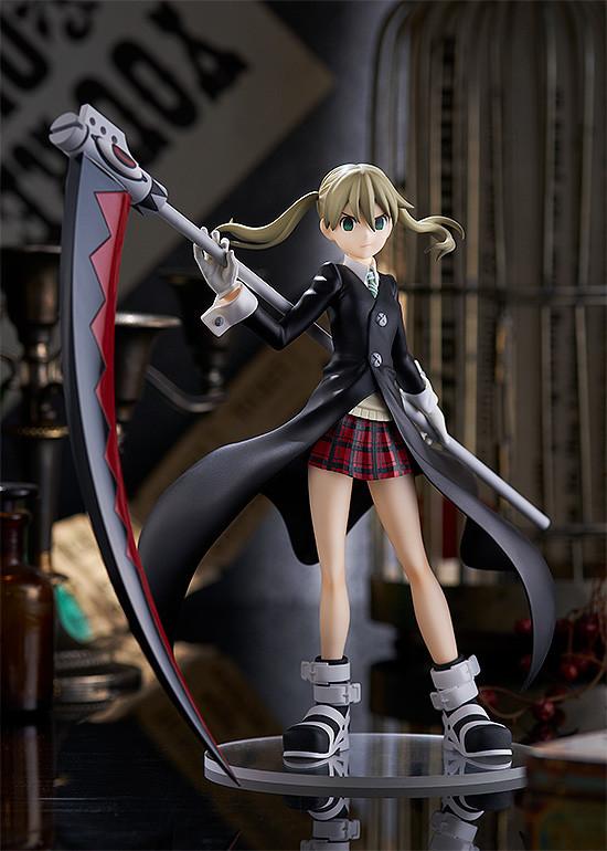 Full-body action pose of the Maka Albarn figure standing confidently on a display base.