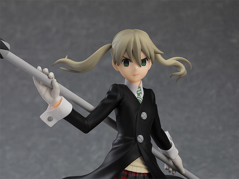 High-detail shot of Maka Albarn's upper body and the mechanical top of her trademark scythe.