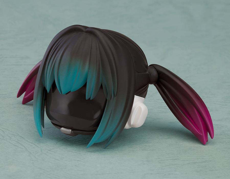 Close-up of the Makina Nendoroid blank face plate and hair parts with teal-to-magenta gradient highlights.