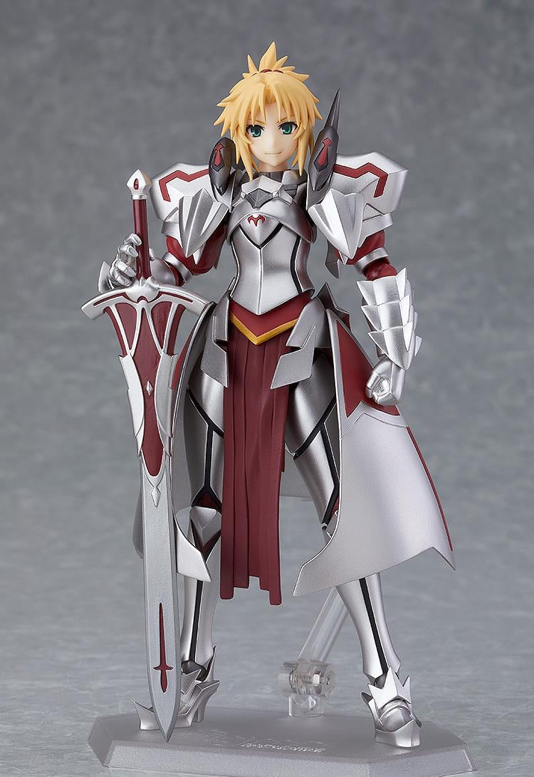The Mordred figma figure in her full armor, smiling with determination and resting her hand on the hilt of Clarent.