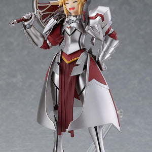 The Mordred figma figure featuring the fierce shouting/combative face plate and holding her sword, ready for battle.
