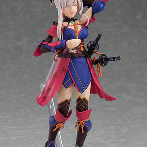 The Miyamoto Musashi figma figure with her delighted "smiling" face plate, holding and enjoying the included dango skewer accessory.