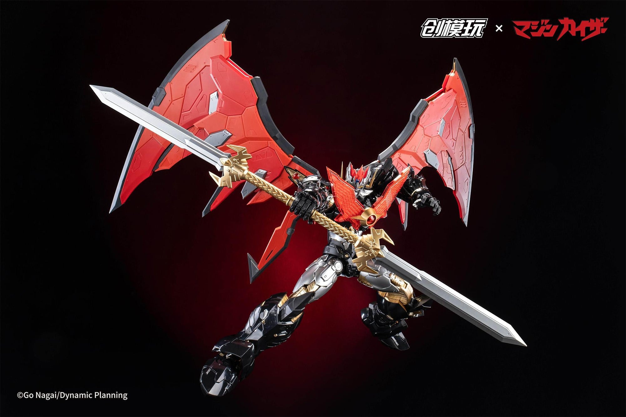 Mazinkaiser mecha posing with wings fully open and holding two Kaiser Blade swords.