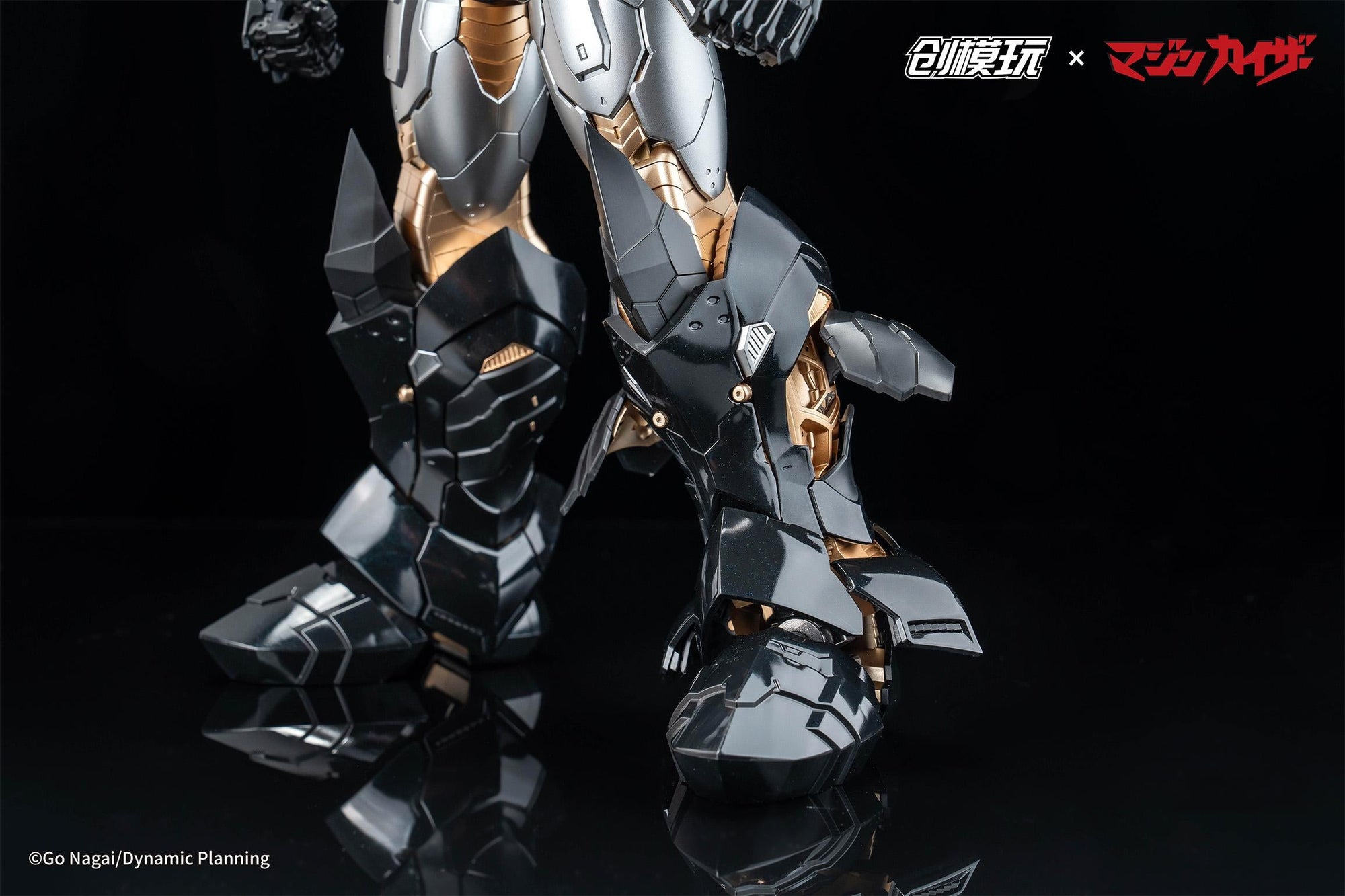 Detailed view of Mazinkaiser's leg armor and feet showing alloy frame joints and pistons.