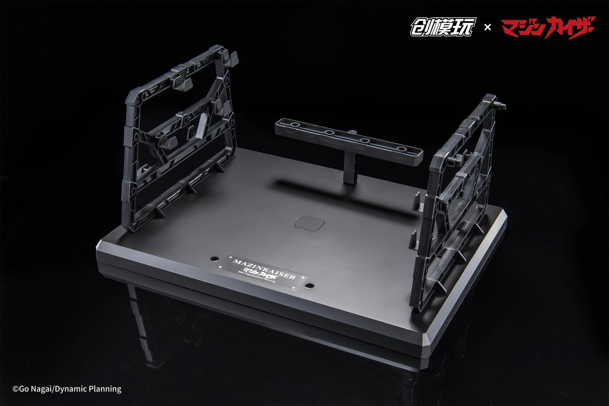 Detailed view of the grey mechanical-style display base included with the Mazinkaiser kit.