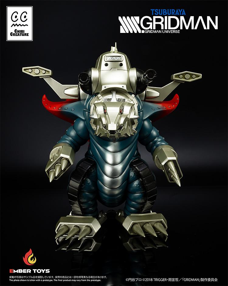 Front-facing view of the Mecha Ghoulghilas soft vinyl figure highlighting its symmetrical mechanical armor and red dorsal accents.