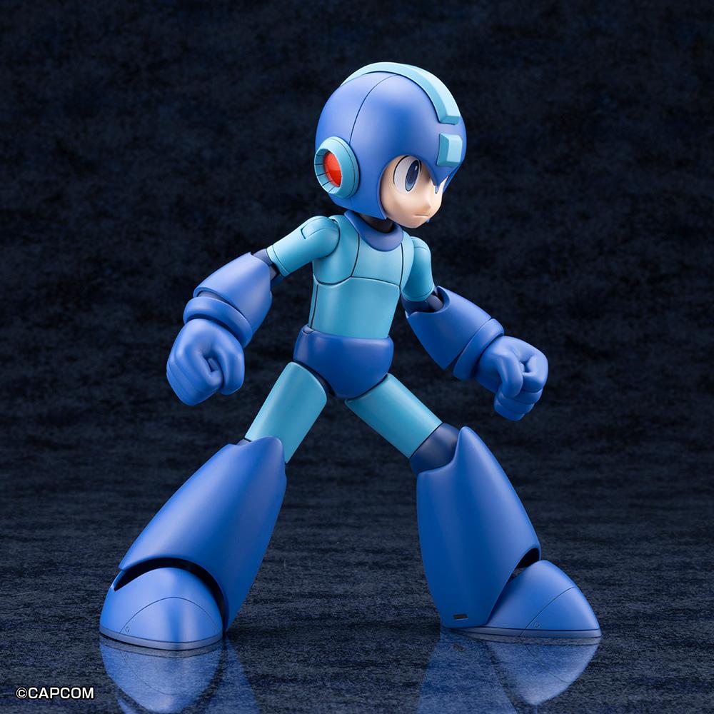 Three-quarter battle stance of the 1/12 scale Grande Scale Mega Man 11 plastic model kit with clenched fists.
