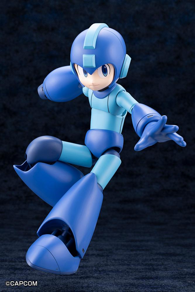 Mid-air jumping and kicking pose of the Mega Man 11 Grande Scale model kit with an open left hand.