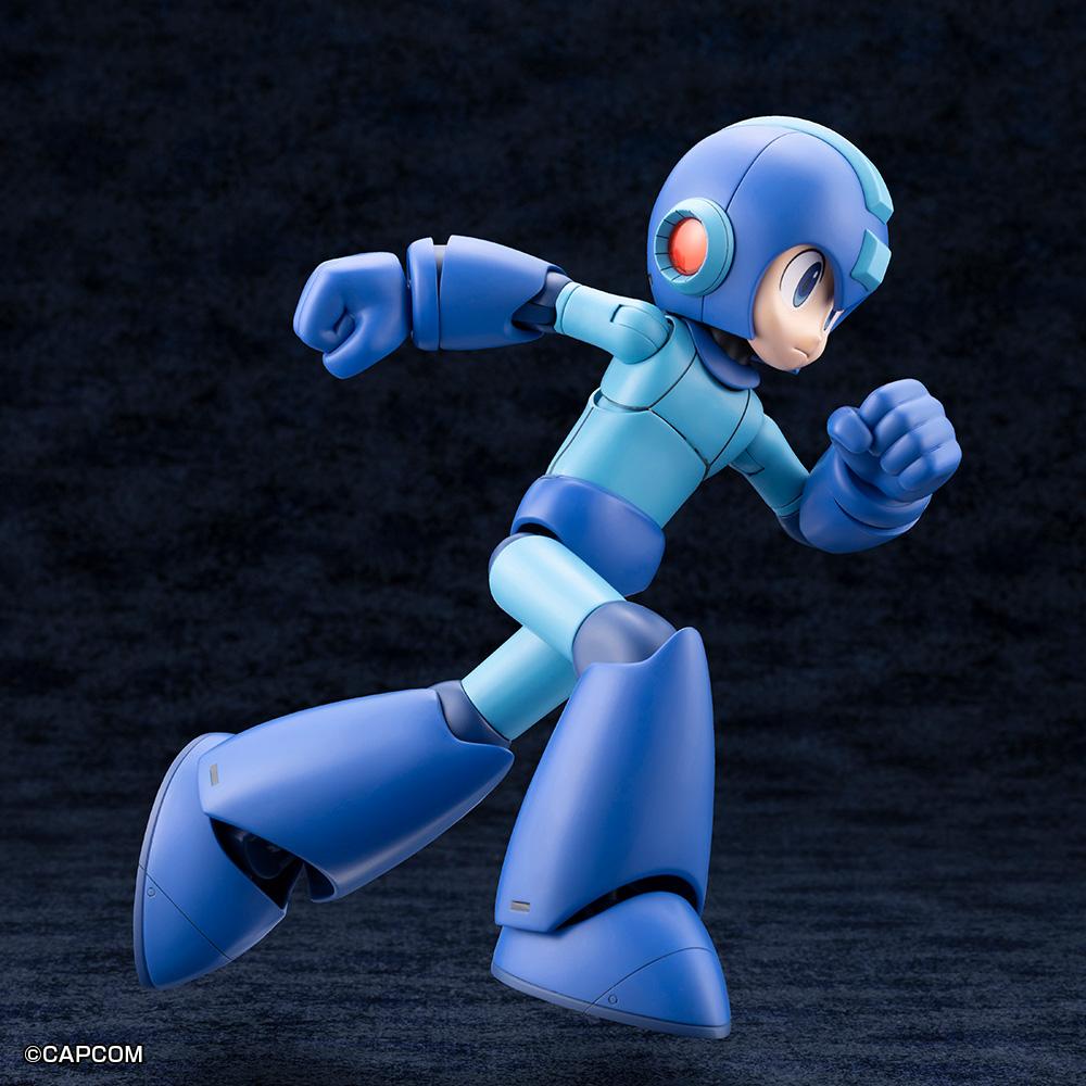 Action dash and running pose of the Kotobukiya Mega Man 11 Grande Scale model kit.