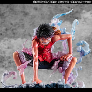 A closer frontal shot of the Luffy Gear 2 figure, highlighting his determined expression and hands gripping his knees.