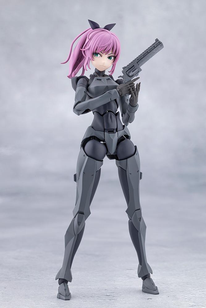 Standing tactical pose of the Emulator model kit holding a grey hand cannon revolver.