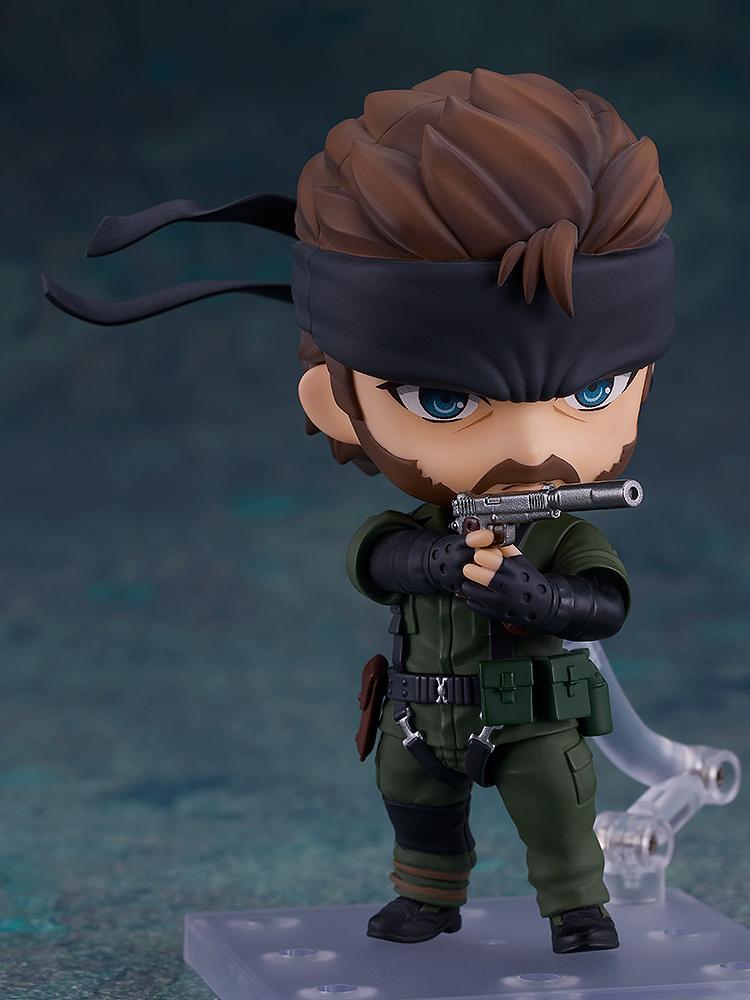 Nendoroid Naked Snake aiming his suppressed pistol with a determined facial expression.