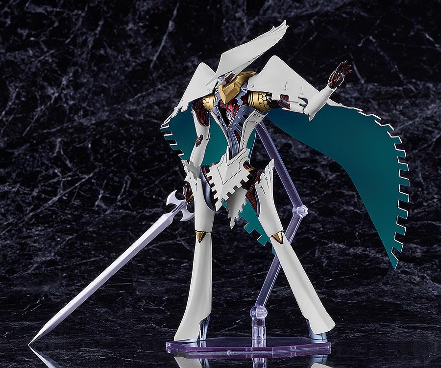 Action pose of the PLAMATEA Seeker model kit featuring its signature sword and resin cape.