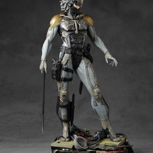 Front view of the Raiden statue in a dignified stance with the high-frequency blade.