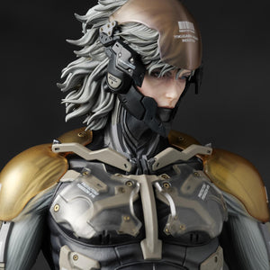 Close-up view from the side and rear of Raiden's head, showing intricate mechanical parts.