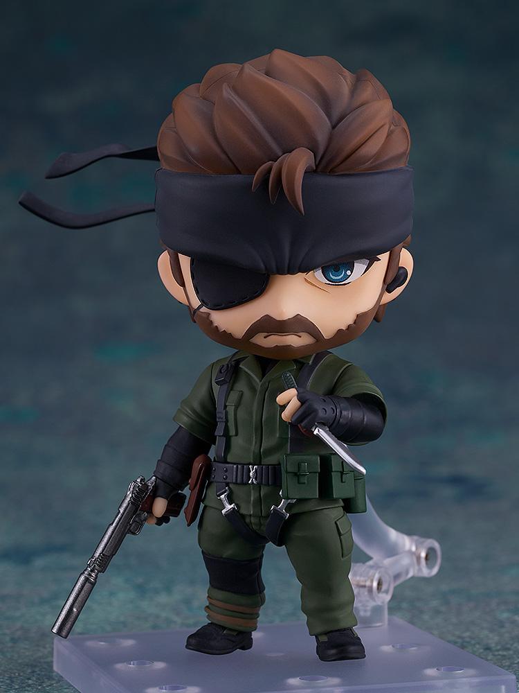 Naked Snake Nendoroid in a tactical stance holding a suppressed handgun and CQC knife.