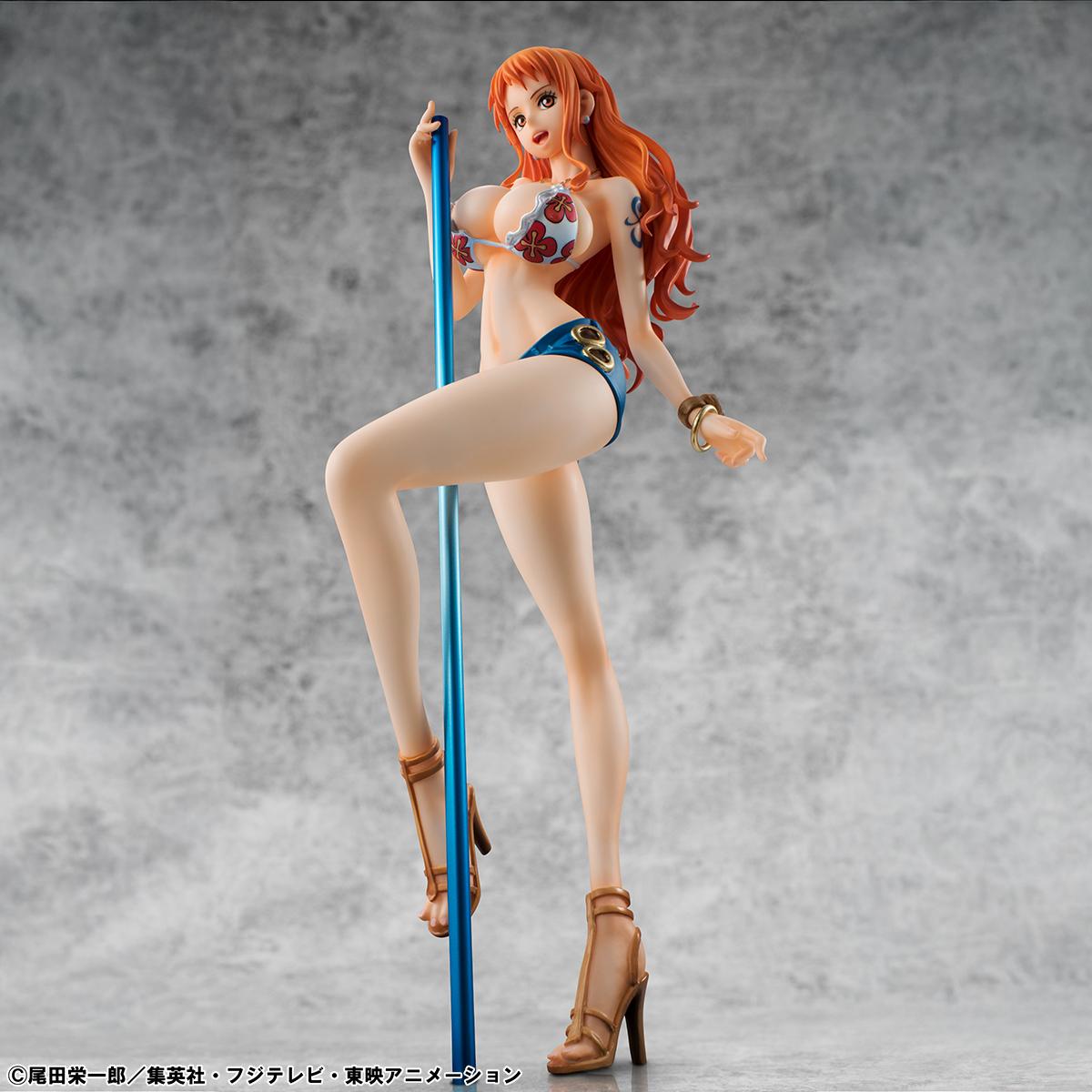 Close-up profile of the Nami Portrait of Pirates reissue figure inside the beach scenery, emphasizing her alluring and adorable charm.