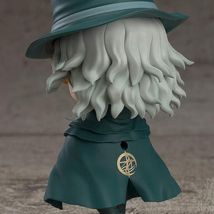 Rear view of the Edmond Dant�s Nendoroid showing the detailed grey wavy hair and the gold emblem on the back of his dark teal cape.