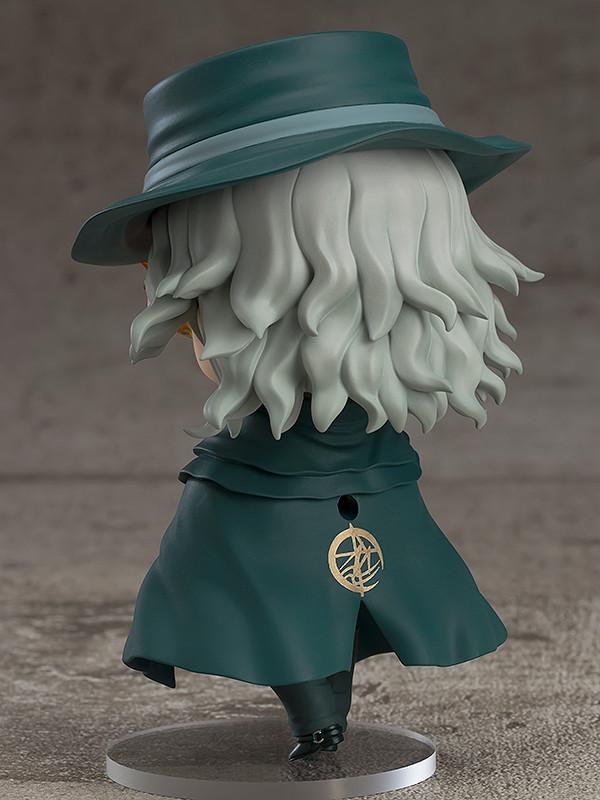 Rear view of the Edmond Dant�s Nendoroid showing the detailed grey wavy hair and the gold emblem on the back of his dark teal cape.
