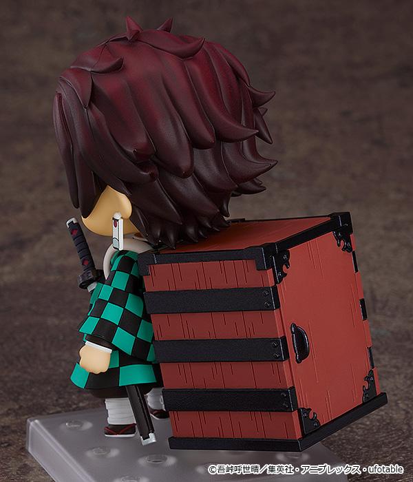 The Cloud Mist Pine box accessory mounted on the back of Nendoroid Tanjiro (Tanjiro sold separately).
