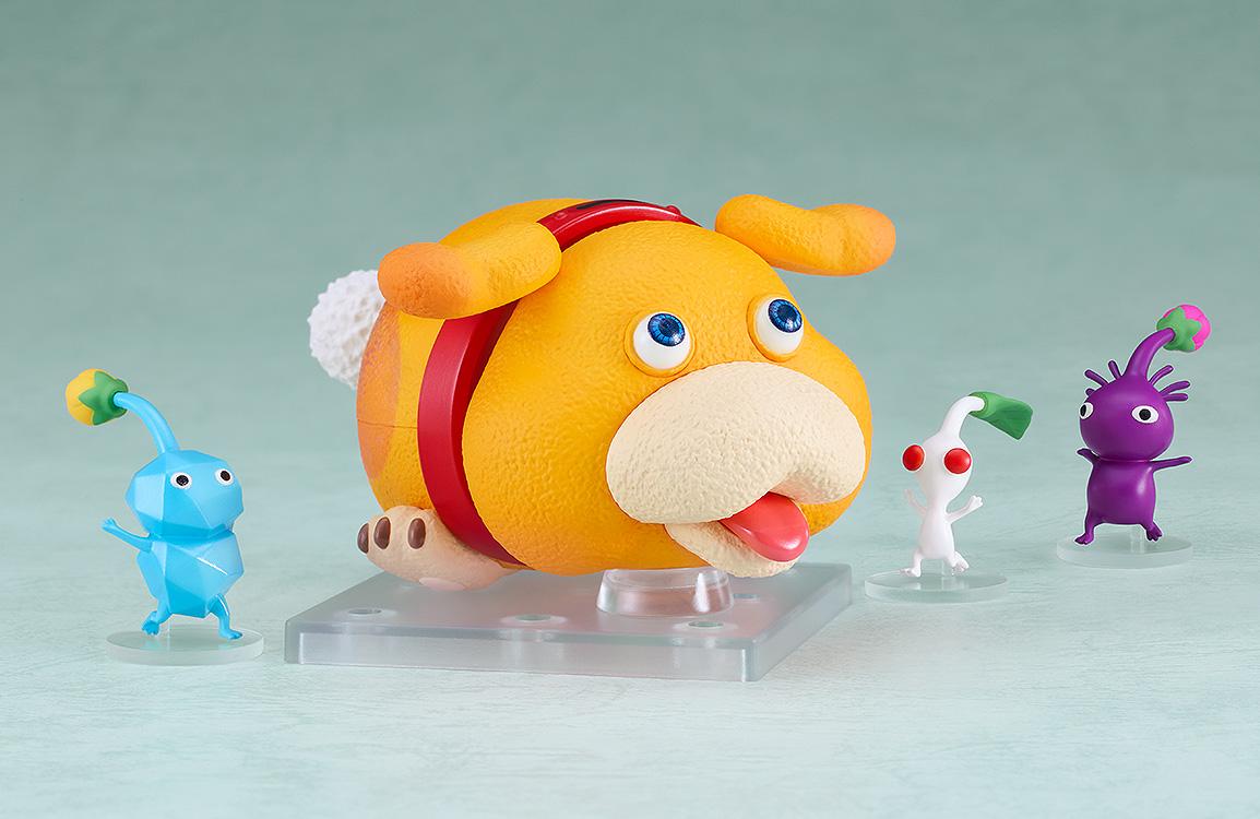 Oatchi Nendoroid figure posed with small Blue, White, and Purple Pikmin miniatures on a display stand.