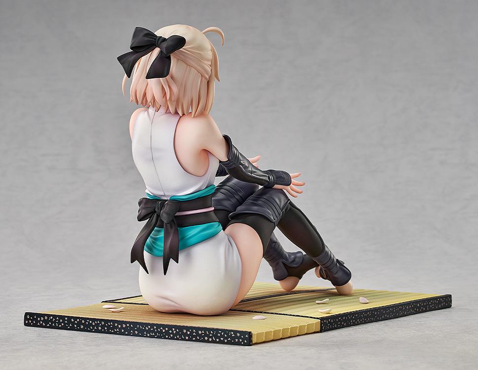 Rear view of the Saber Okita Souji figure showing the black hair bow and the turquoise haori tied at the waist.