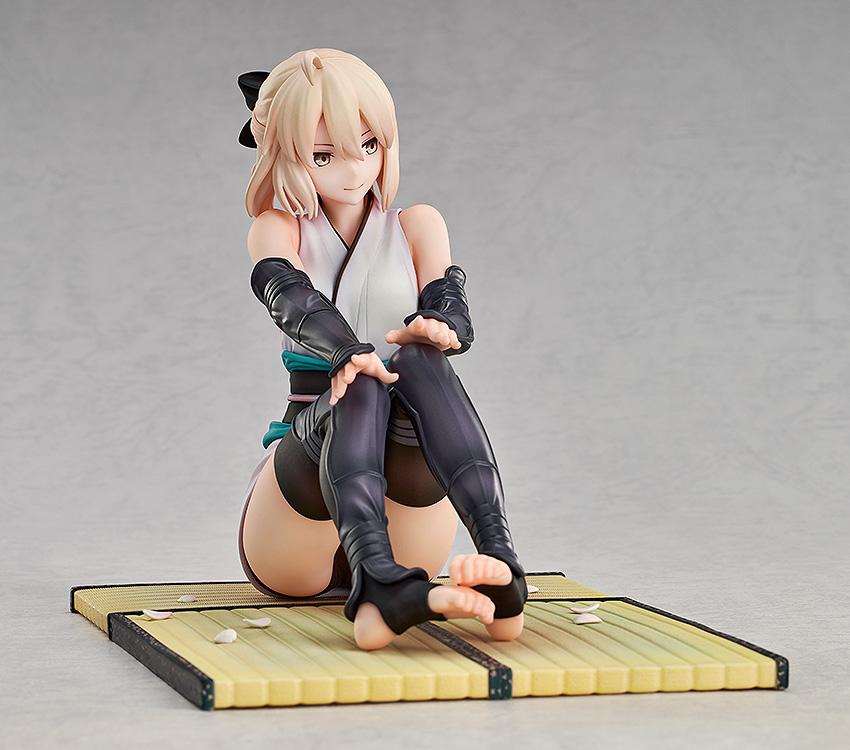 Angled view of the Okita Souji scale figure sitting on a tatami mat base with scattered cherry blossom petals.