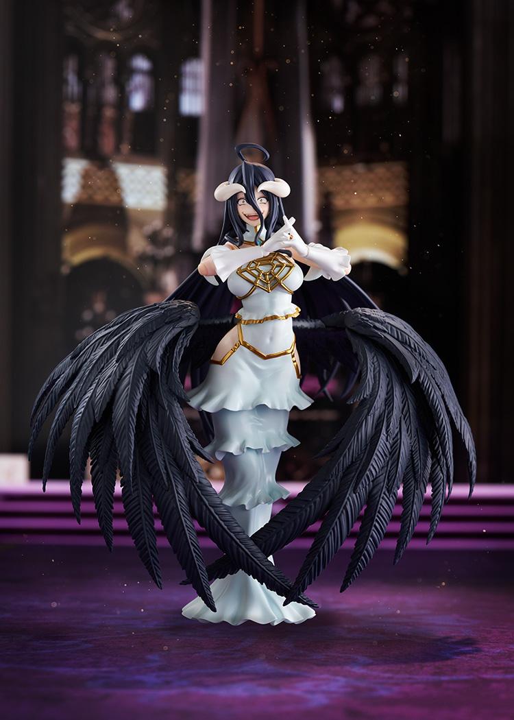 Promotional diorama shot of figma Albedo with euphoric face plate in a cathedral-like setting.