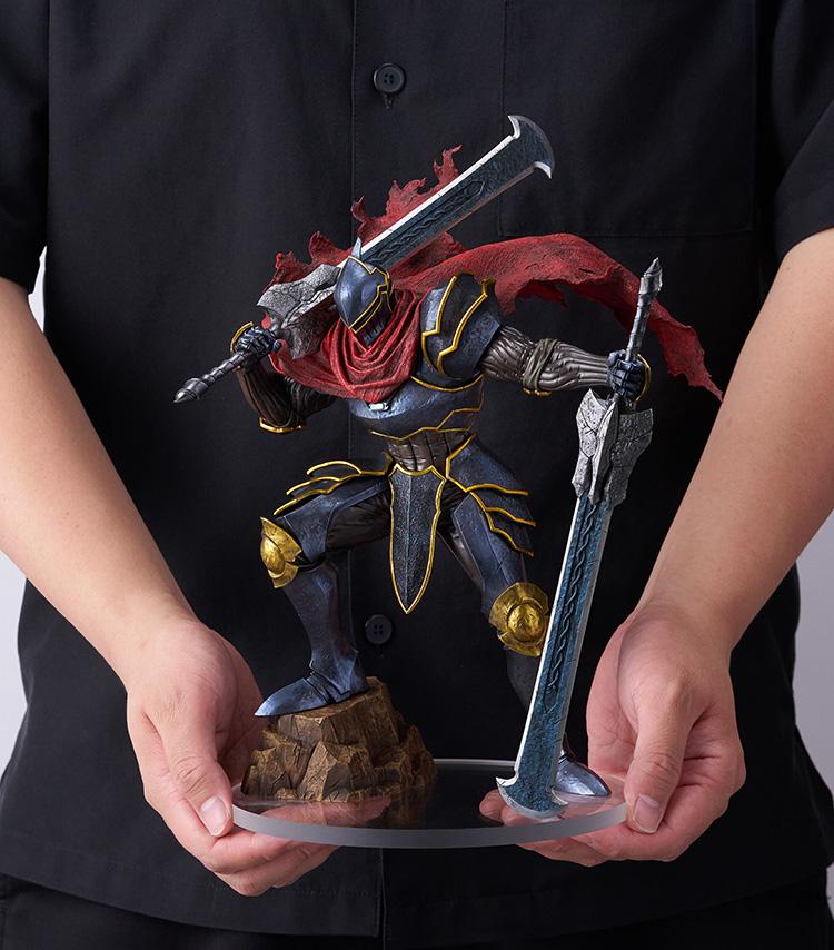In-hand size comparison of the 10.6-inch Overlord Momon POP UP PARADE SP figure.