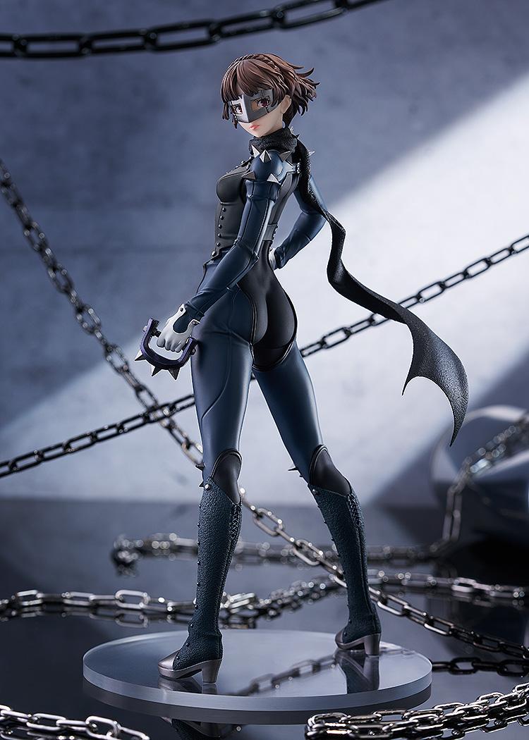 Queen Pop Up Parade L figure displayed in a themed diorama with chains and industrial shadows, reflecting her tough "fist of justice" persona.